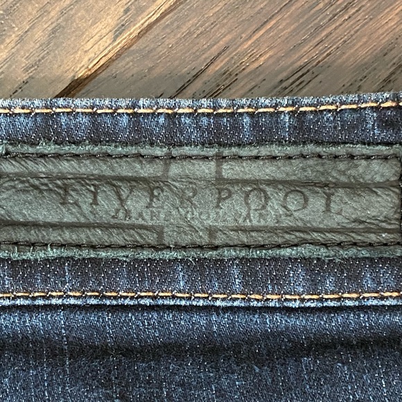 Liverpool Jeans dark wash  Astrid Crop Jeans - Picture 7 of 11